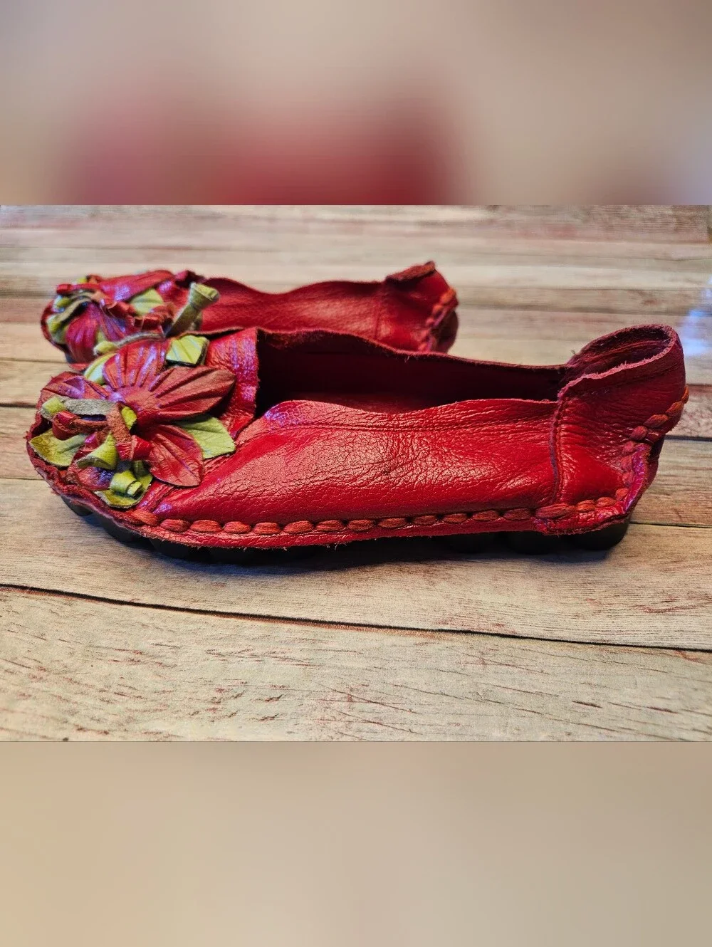 Socofy handmade red floral genuine leather slip-on loafers.